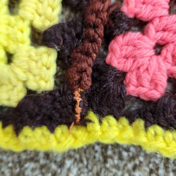 Vtg Crochet   3.5 x 3.5 ft Afghan Blanket lap Throw Granny Squares Brown 70s - Picture 6 of 6